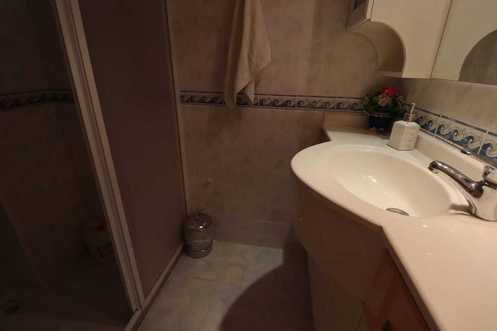 AYAŞ KOÇ SİTESİ EŞYALI SATILIK DENİZ MANZARALI 2+1 DAİRE