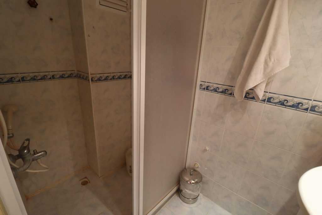 AYAŞ KOÇ SİTESİ EŞYALI SATILIK DENİZ MANZARALI 2+1 DAİRE