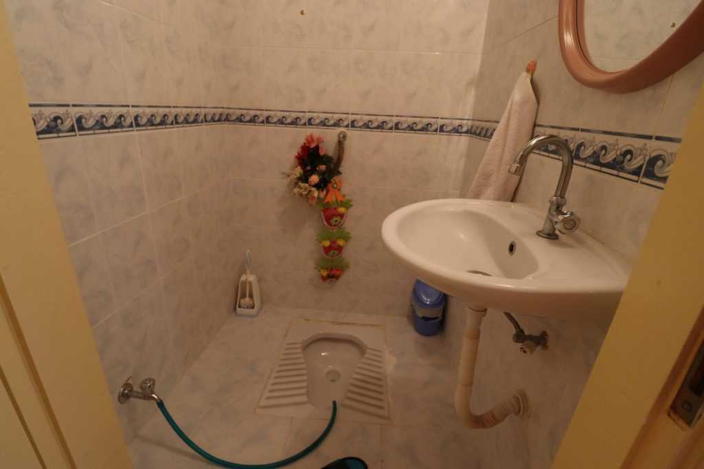 AYAŞ KOÇ SİTESİ EŞYALI SATILIK DENİZ MANZARALI 2+1 DAİRE