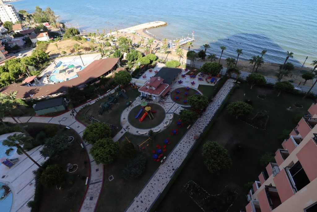 Mersin Erdemli Çeşmeli Liparis 3 Sitesi Eşyalı Satılık 3+1 Köşe Daire