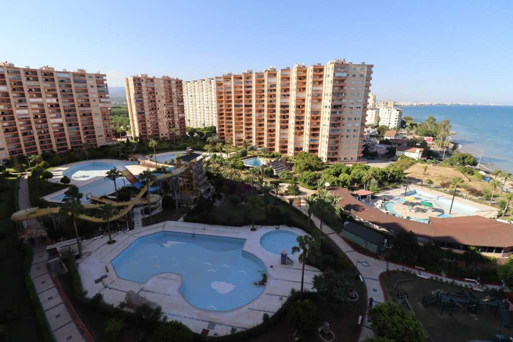 Mersin Erdemli Çeşmeli Liparis 3 Sitesi Eşyalı Satılık 3+1 Köşe Daire