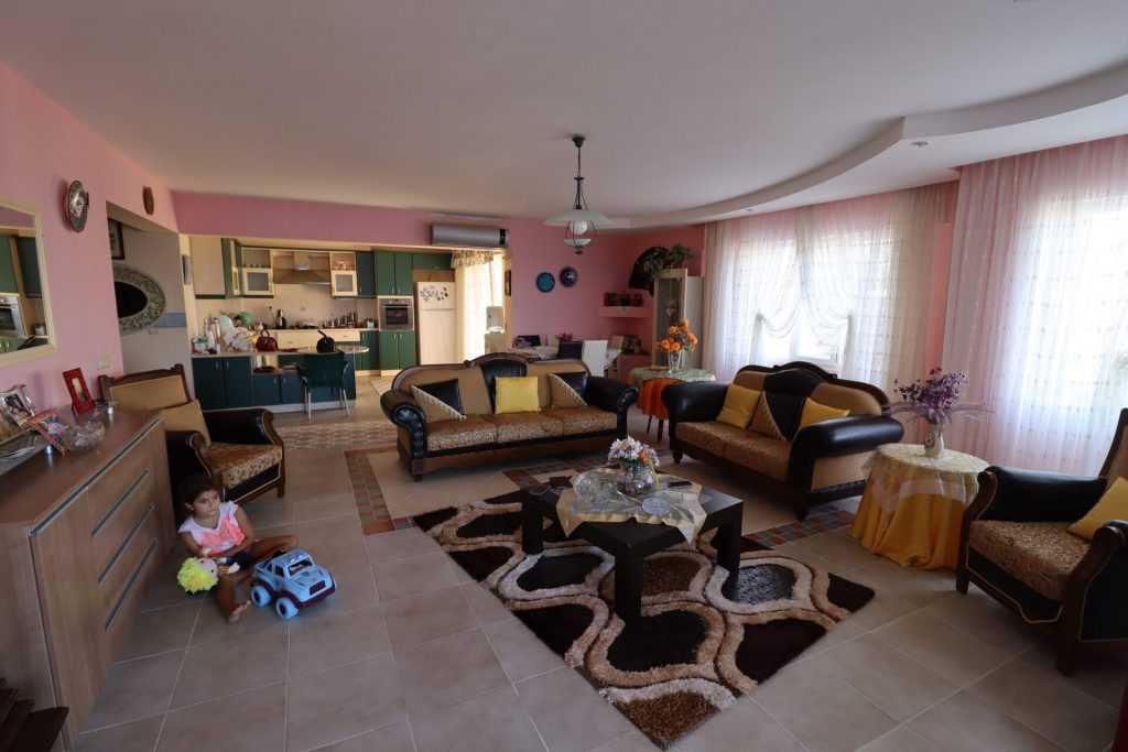Mersin Erdemli Çeşmeli Liparis 3 Sitesi Eşyalı Satılık 3+1 Köşe Daire