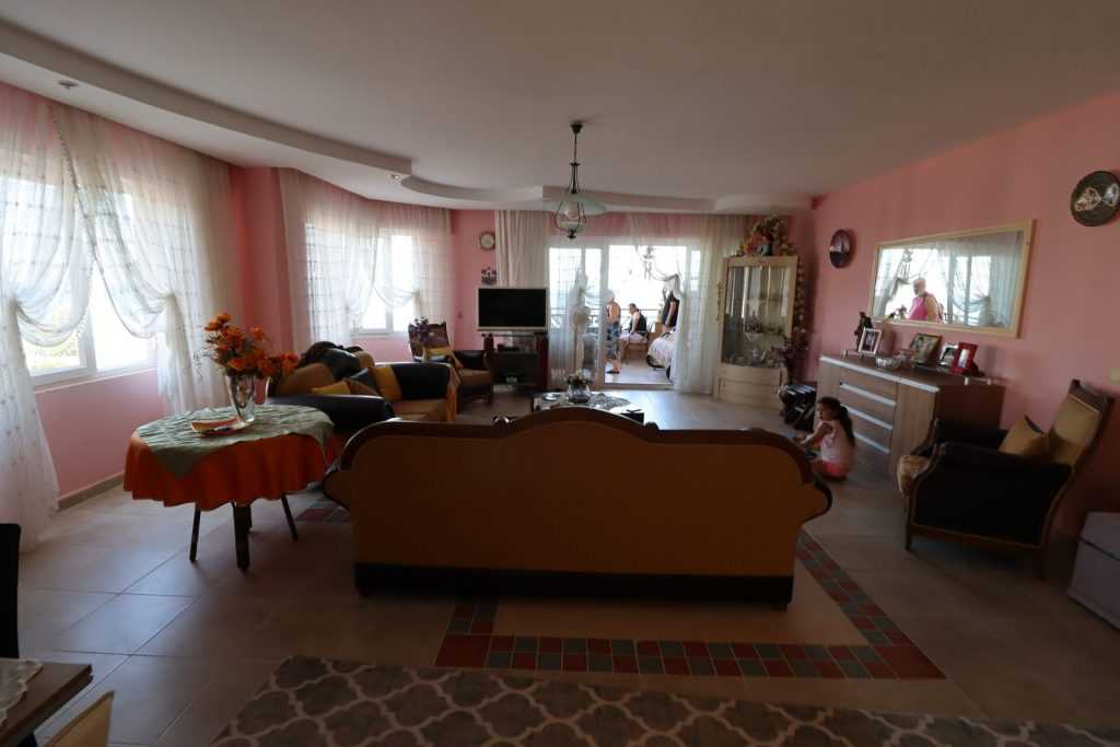 Mersin Erdemli Çeşmeli Liparis 3 Sitesi Eşyalı Satılık 3+1 Köşe Daire