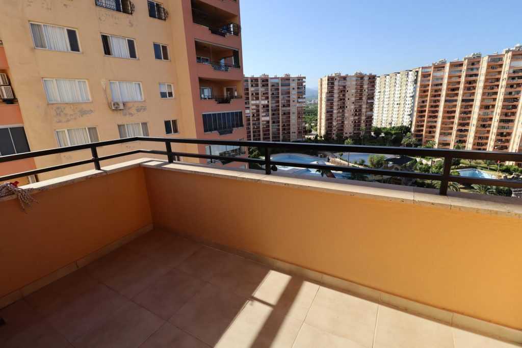 Mersin Erdemli Çeşmeli Liparis 3 Sitesi Eşyalı Satılık 3+1 Köşe Daire