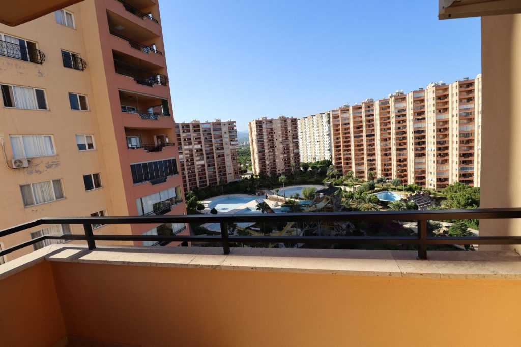 Mersin Erdemli Çeşmeli Liparis 3 Sitesi Eşyalı Satılık 3+1 Köşe Daire