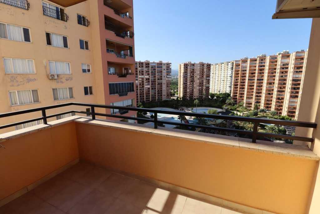 Mersin Erdemli Çeşmeli Liparis 3 Sitesi Eşyalı Satılık 3+1 Köşe Daire