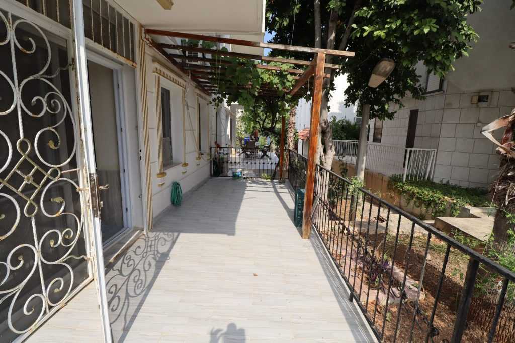 MERSİN NARLIKUYU NAZAR SİTESİNDE SATILIK TRİPLEKS VİLLA