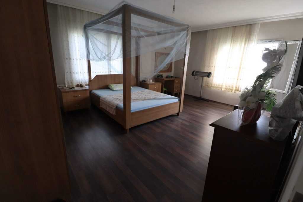 Mersin Erdemli Fatih Mahallesi Müstakil Arsa İçinde 5+1 Satılık Daire