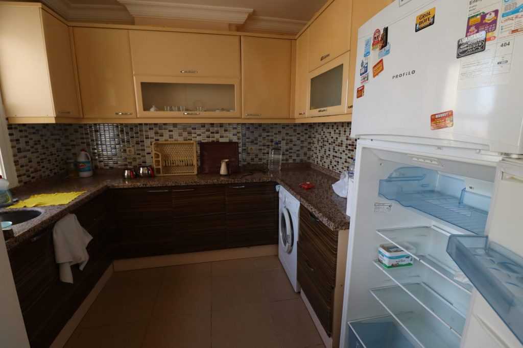 ÇEŞMELİ ADAKOĞLU SİTESİ EŞYALI SATILIK 2+1 DAİRE