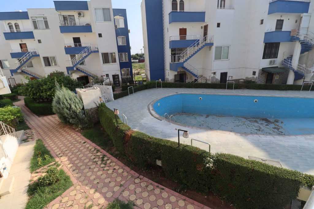 ÇEŞMELİ ADAKOĞLU SİTESİ EŞYALI SATILIK 2+1 DAİRE