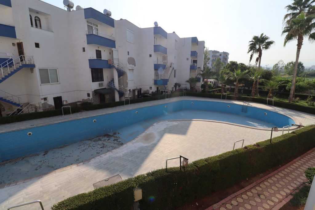 ÇEŞMELİ ADAKOĞLU SİTESİ EŞYALI SATILIK 2+1 DAİRE