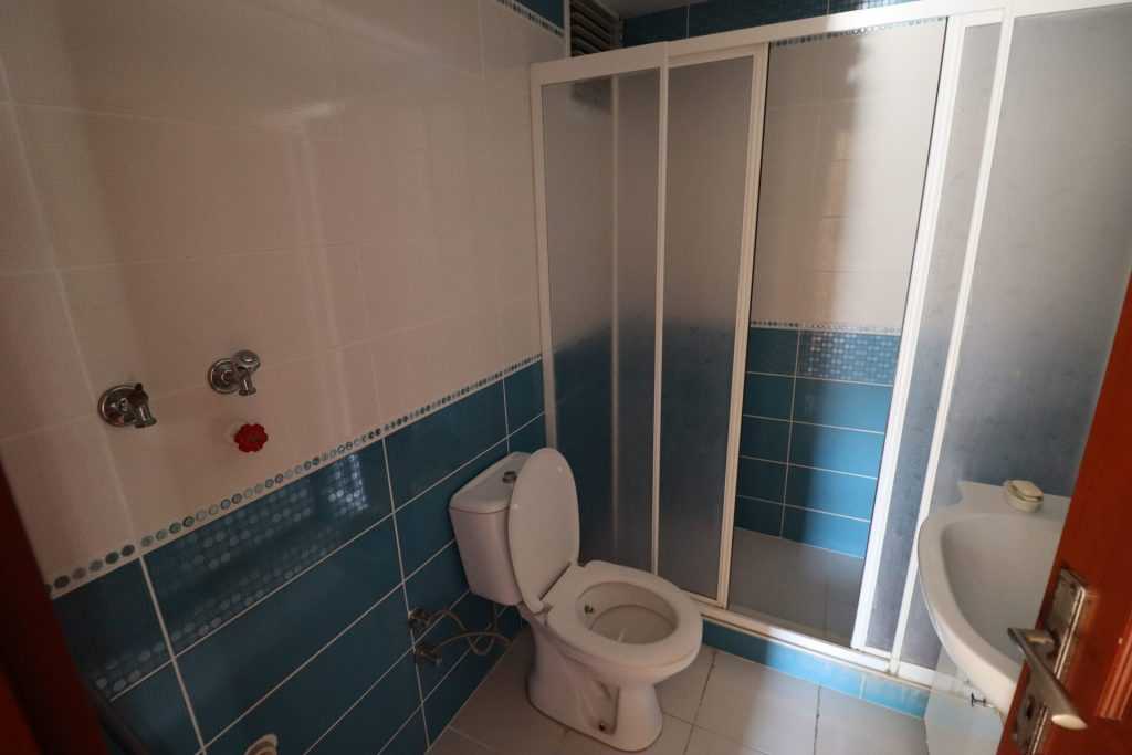 ÇEŞMELİ ADAKOĞLU SİTESİ EŞYALI SATILIK 2+1 DAİRE