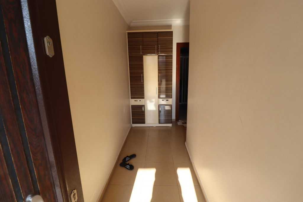 ÇEŞMELİ ADAKOĞLU SİTESİ EŞYALI SATILIK 2+1 DAİRE