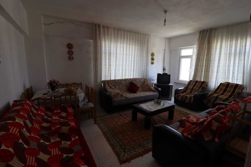 ERDEMLİ SELCEN SİTESİNDE EŞYALI SATILIK 3+1 DAİRE