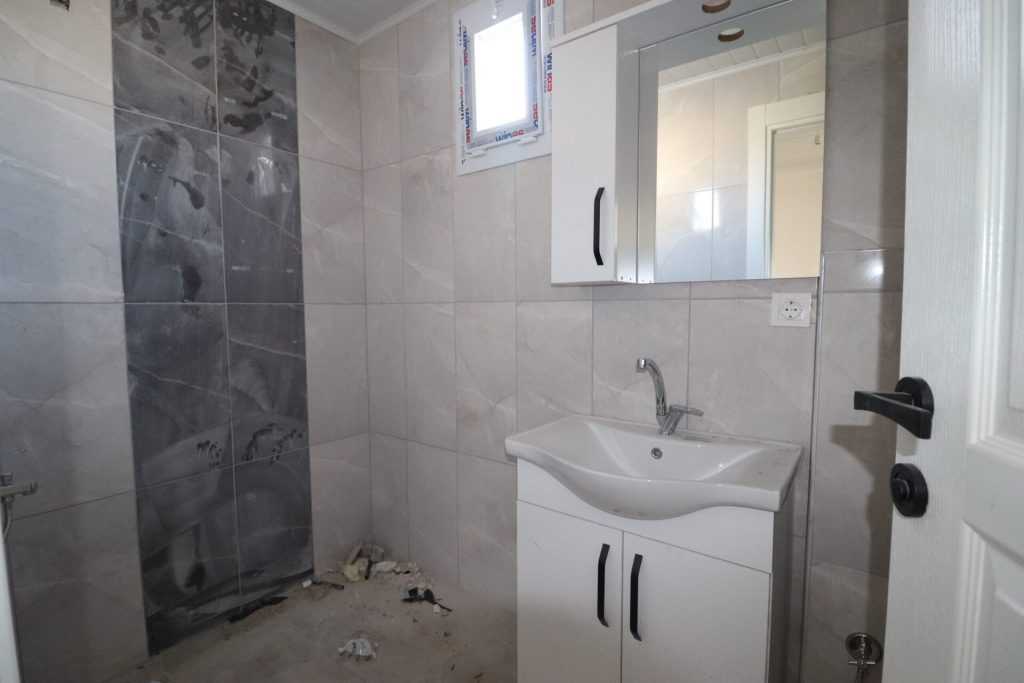 Erdemli Alata Mahallesinde Satılık Bağımsız Salon 4+1 Daire