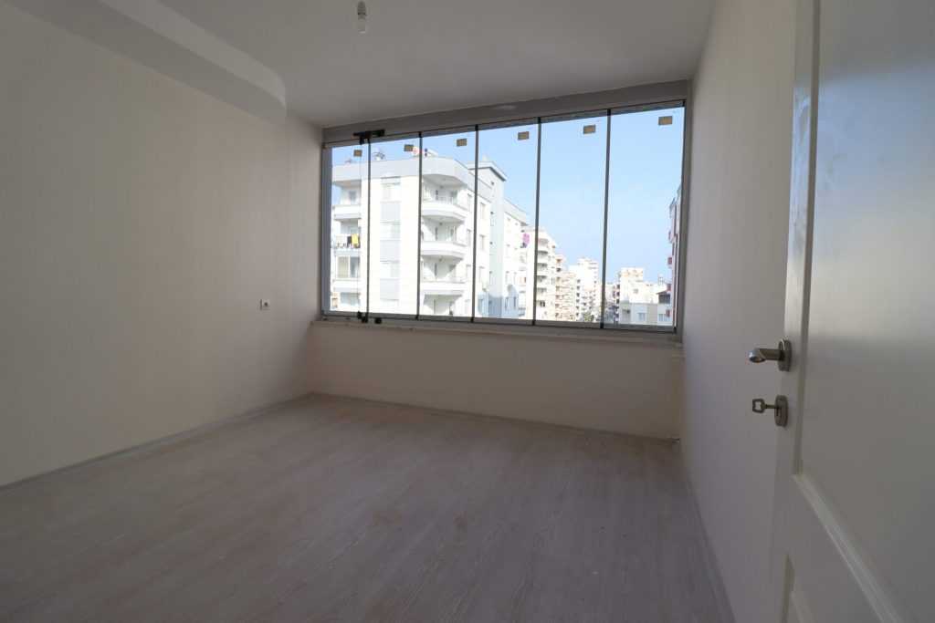 Erdemli Akdeniz Mahallesi Tapu Caddesi Üzeri Satılık 3+1 Kilerli Daire