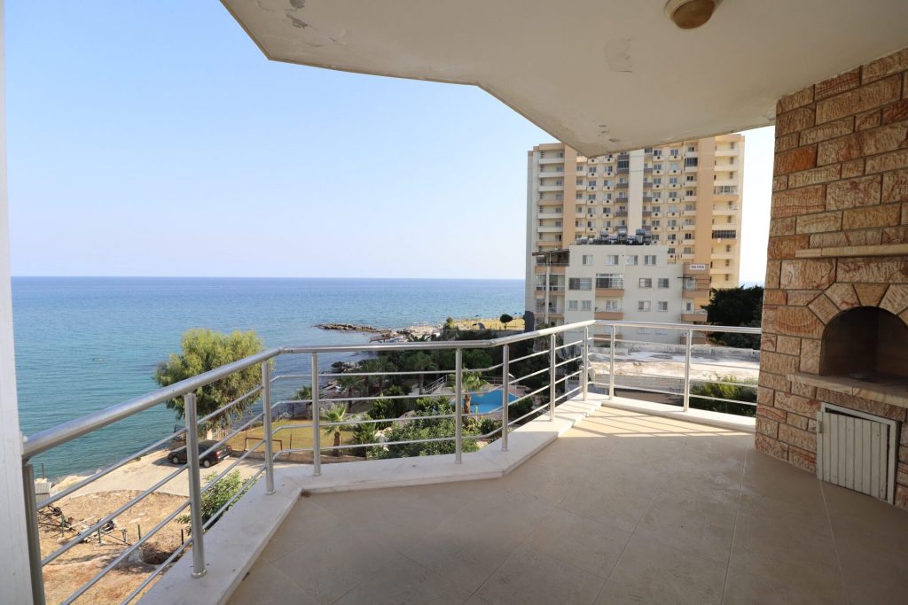 Mersin Ayaş Burçlar Sitesi Denize Sıfır Satılık Yazlık Daire