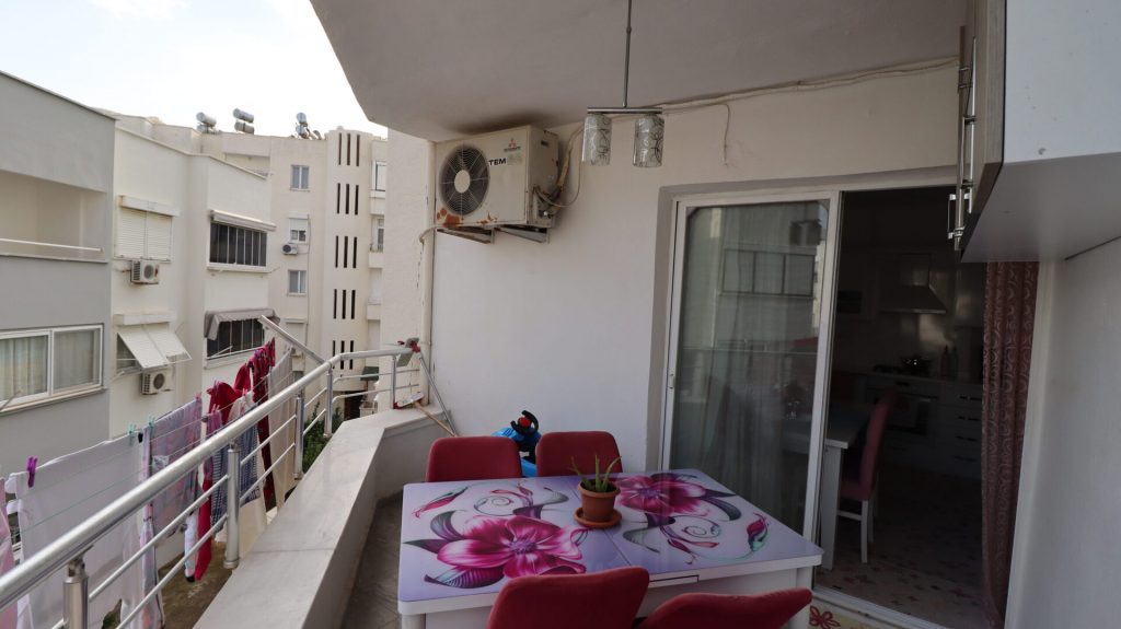 MERSİN KUMKUYU KORİKOS SİTESİ EŞYALI SATILIK 1+1 BAKIMLI DAİRE