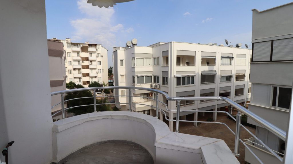 MERSİN KUMKUYU KORİKOS SİTESİ EŞYALI SATILIK 1+1 BAKIMLI DAİRE