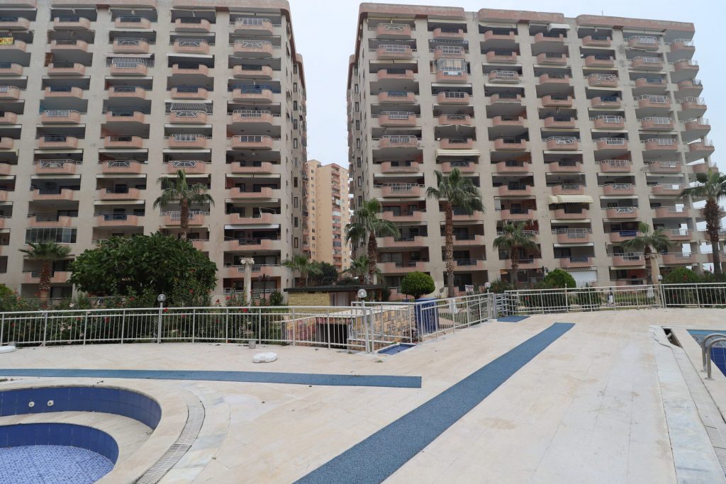 MERSİN ERDEMLİ ÇEŞMELİ ALTUNÖREN 2 SİTESİ EŞYALI SATILIK 2+1 DAİRE