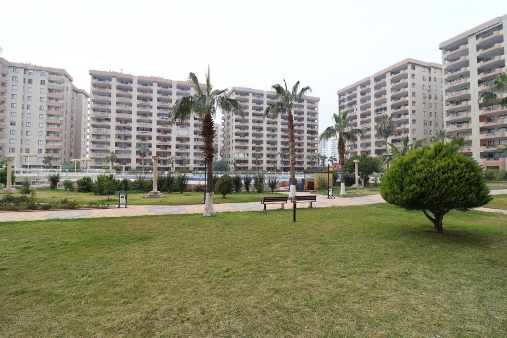 MERSİN ERDEMLİ ÇEŞMELİ ALTUNÖREN 2 SİTESİ EŞYALI SATILIK 2+1 DAİRE