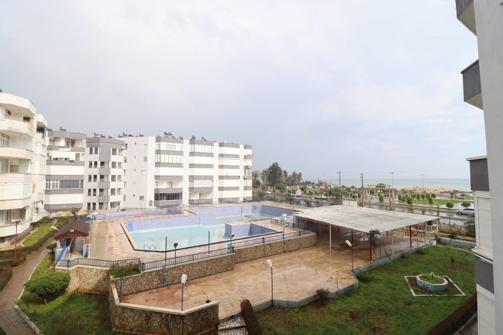 Mersin Erdemli Güzeldağ Havuzlu Sitede Satılık 2+1 Eşyalı Daire