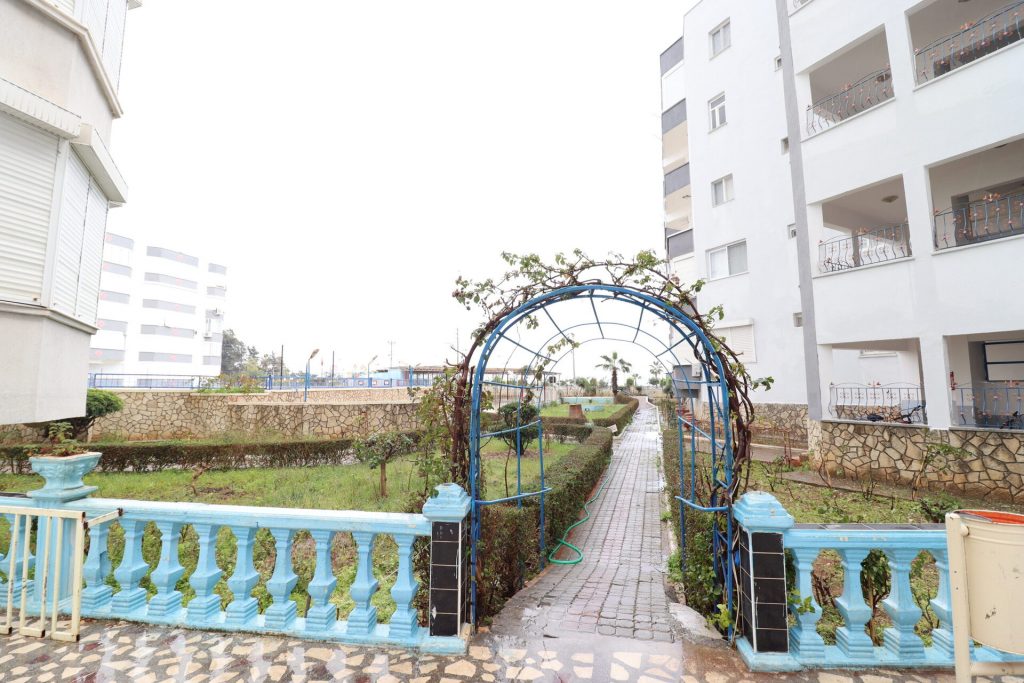 Mersin Erdemli Güzeldağ Havuzlu Sitede Satılık 2+1 Eşyalı Daire