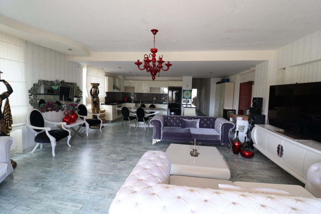 Mersin Kargıpınarı Queenaba Sitesi Eşyasız Satılık 3+1 Köşe Daire