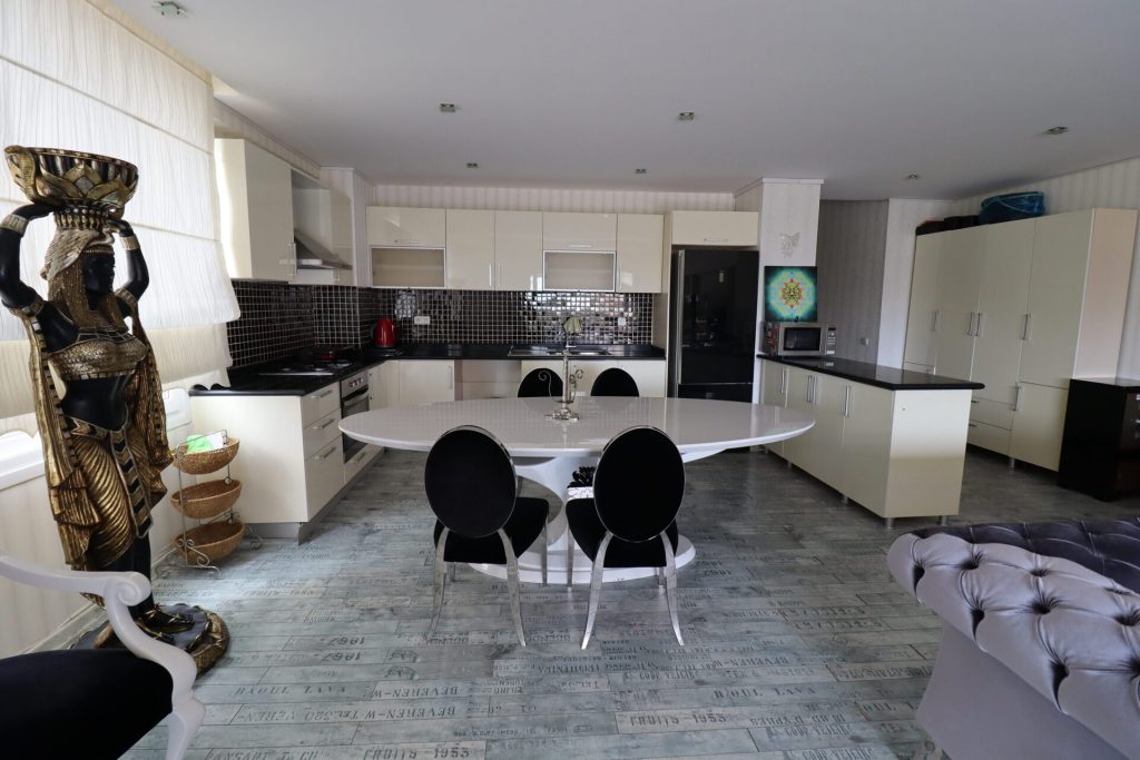 Mersin Kargıpınarı Queenaba Sitesi Eşyasız Satılık 3+1 Köşe Daire
