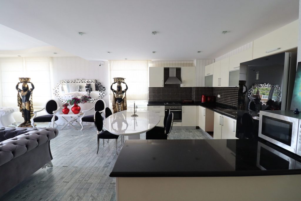 Mersin Kargıpınarı Queenaba Sitesi Eşyasız Satılık 3+1 Köşe Daire