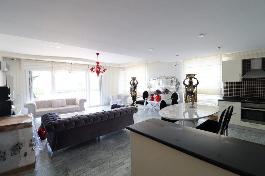 Mersin Kargıpınarı Queenaba Sitesi Eşyasız Satılık 3+1 Köşe Daire