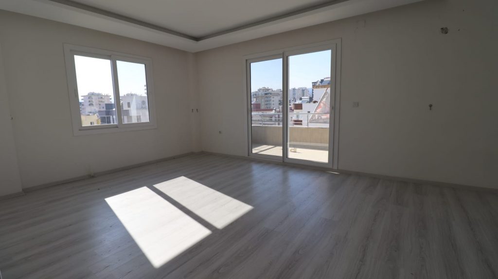 Erdemli Merkez  Mahallesi Satılık 3+1 Daire
