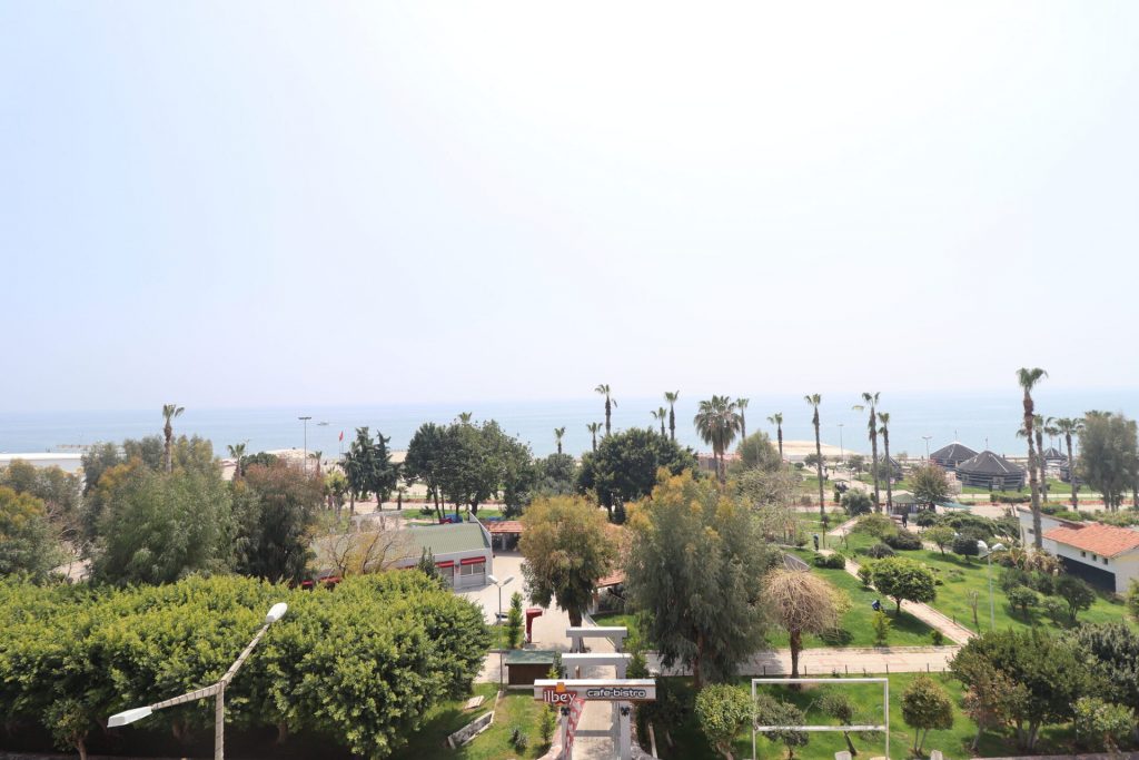 3 + 1 gepflegte Wohnung zum Verkauf in Mersin Erdemir Center mit Meerblick