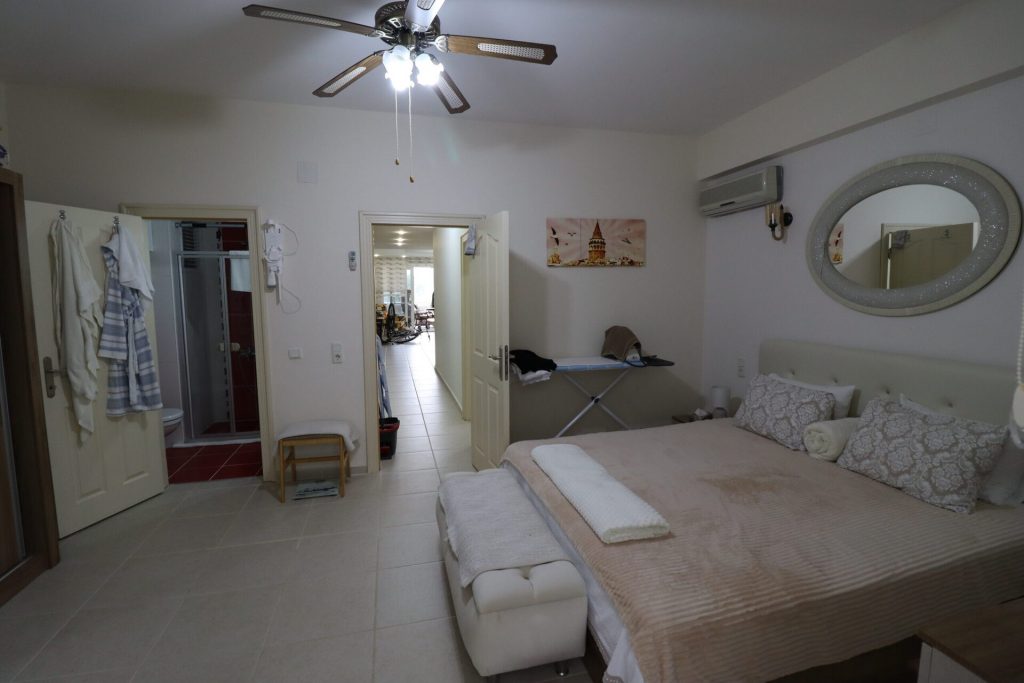 Mersin Erdemli Kargıpınarı Queenaba Sitesi Eşyalı Satılık 2+1 Cam Balkonlu Daire
