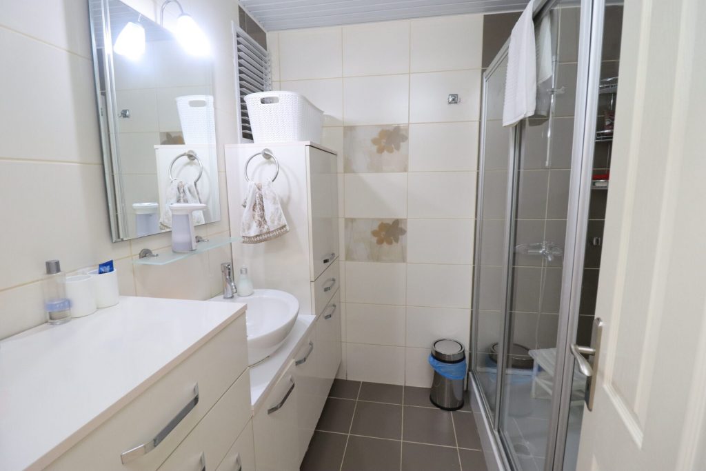 Mersin Erdemli Kargıpınarı Queenaba Sitesi Eşyalı Satılık 2+1 Cam Balkonlu Daire
