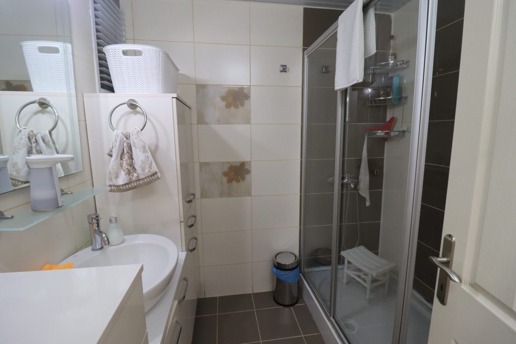Mersin Erdemli Kargıpınarı Queenaba Sitesi Eşyalı Satılık 2+1 Cam Balkonlu Daire