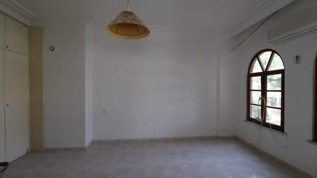 Mersin Erdemli Kargıpınarı Denize Sıfır Sörf Sitesi Satılık 4+1 Villa