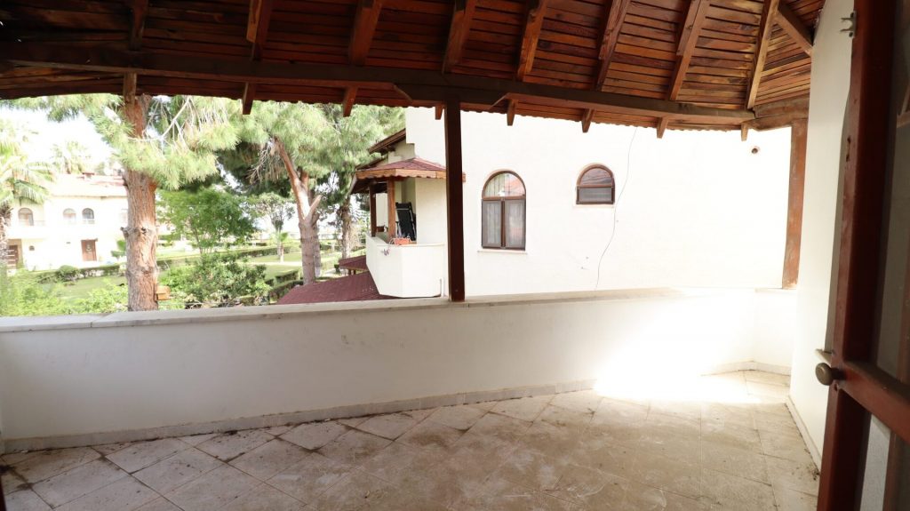 Mersin Erdemli Kargıpınarı Denize Sıfır Sörf Sitesi Satılık 4+1 Villa