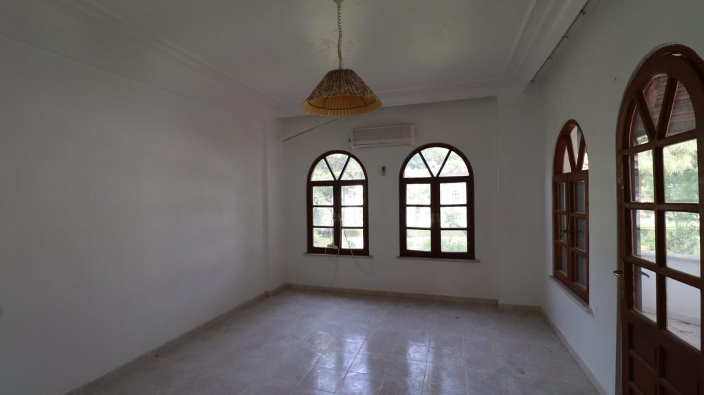 Mersin Erdemli Kargıpınarı Denize Sıfır Sörf Sitesi Satılık 4+1 Villa