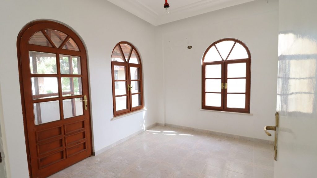 Mersin Erdemli Kargıpınarı Denize Sıfır Sörf Sitesi Satılık 4+1 Villa