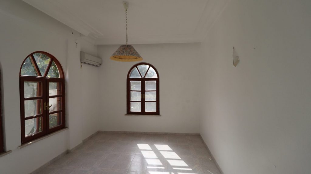 Mersin Erdemli Kargıpınarı Denize Sıfır Sörf Sitesi Satılık 4+1 Villa