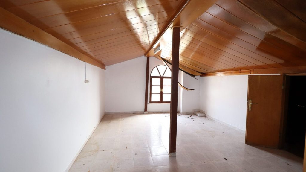 Mersin Erdemli Kargıpınarı Denize Sıfır Sörf Sitesi Satılık 4+1 Villa