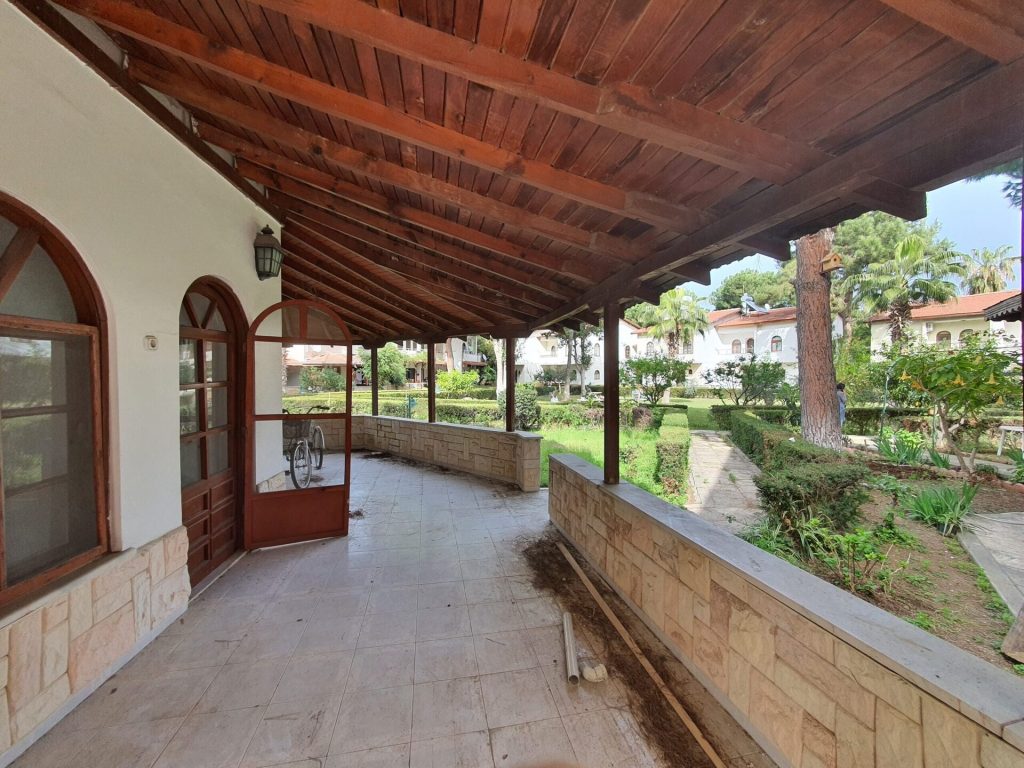 Mersin Erdemli Kargıpınarı Denize Sıfır Sörf Sitesi Satılık 4+1 Villa