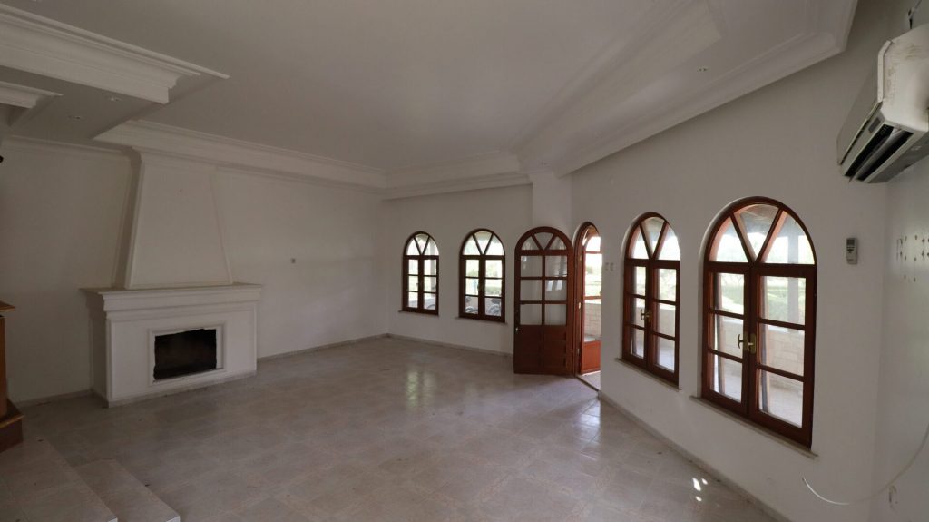 Mersin Erdemli Kargıpınarı Denize Sıfır Sörf Sitesi Satılık 4+1 Villa