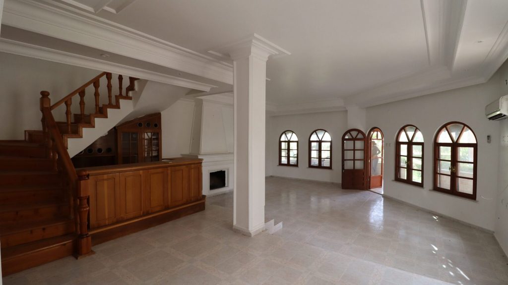 Mersin Erdemli Kargıpınarı Denize Sıfır Sörf Sitesi Satılık 4+1 Villa