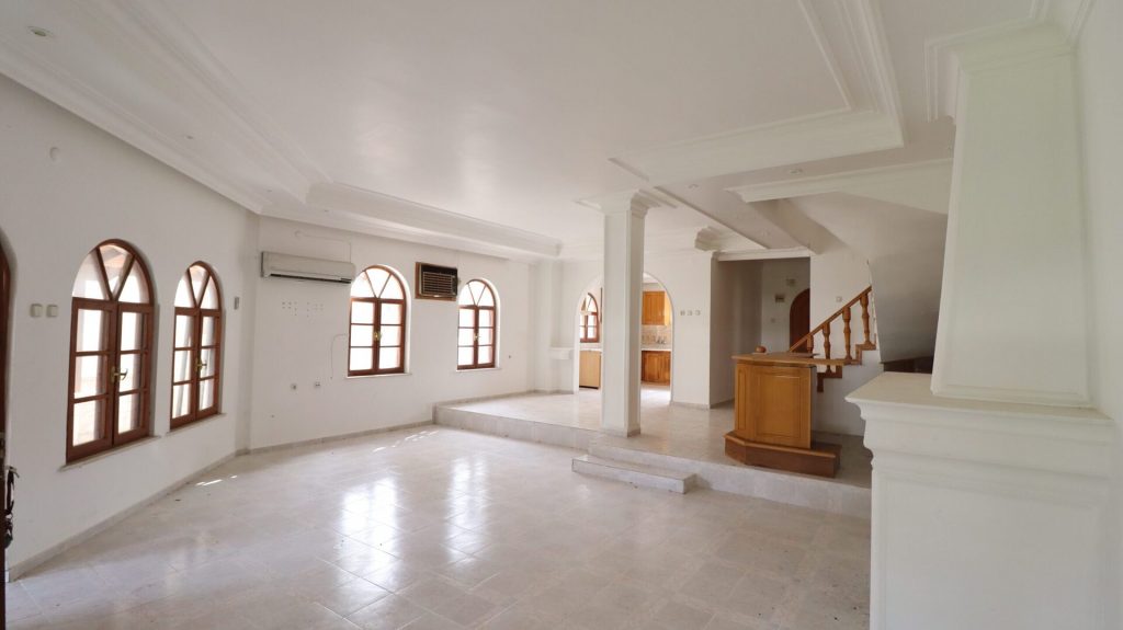 Mersin Erdemli Kargıpınarı Denize Sıfır Sörf Sitesi Satılık 4+1 Villa