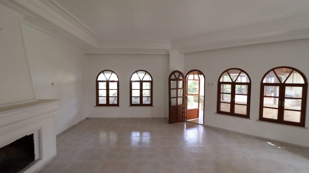 Mersin Erdemli Kargıpınarı Denize Sıfır Sörf Sitesi Satılık 4+1 Villa