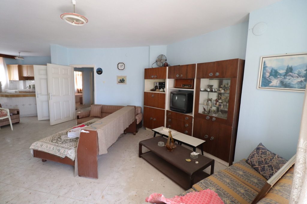 Mersin Erdemli Merkez Erdemkent Sitesinde Eşyalı Satılık 2+1 Daire