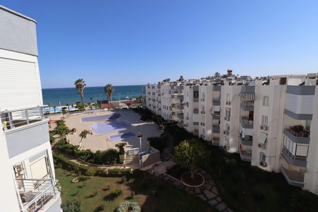 Mersin Erdemli Merkez Erdemkent Sitesinde Eşyalı Satılık 2+1 Daire