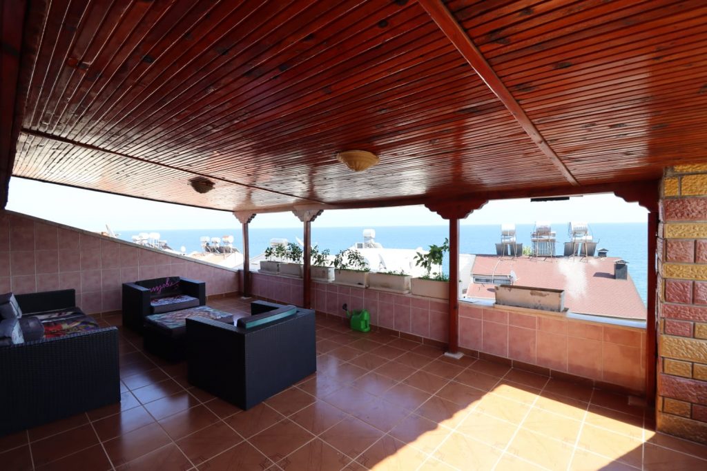 Mersin Erdemli Ayaş Villa 3 + 1 Dublex Wohnung zum Verkauf in Özbel
